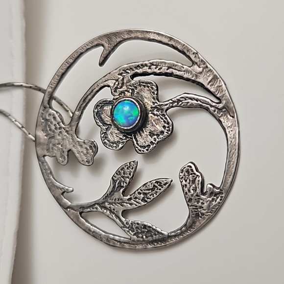 Jewelry - Hand carved silver necklace with Opal